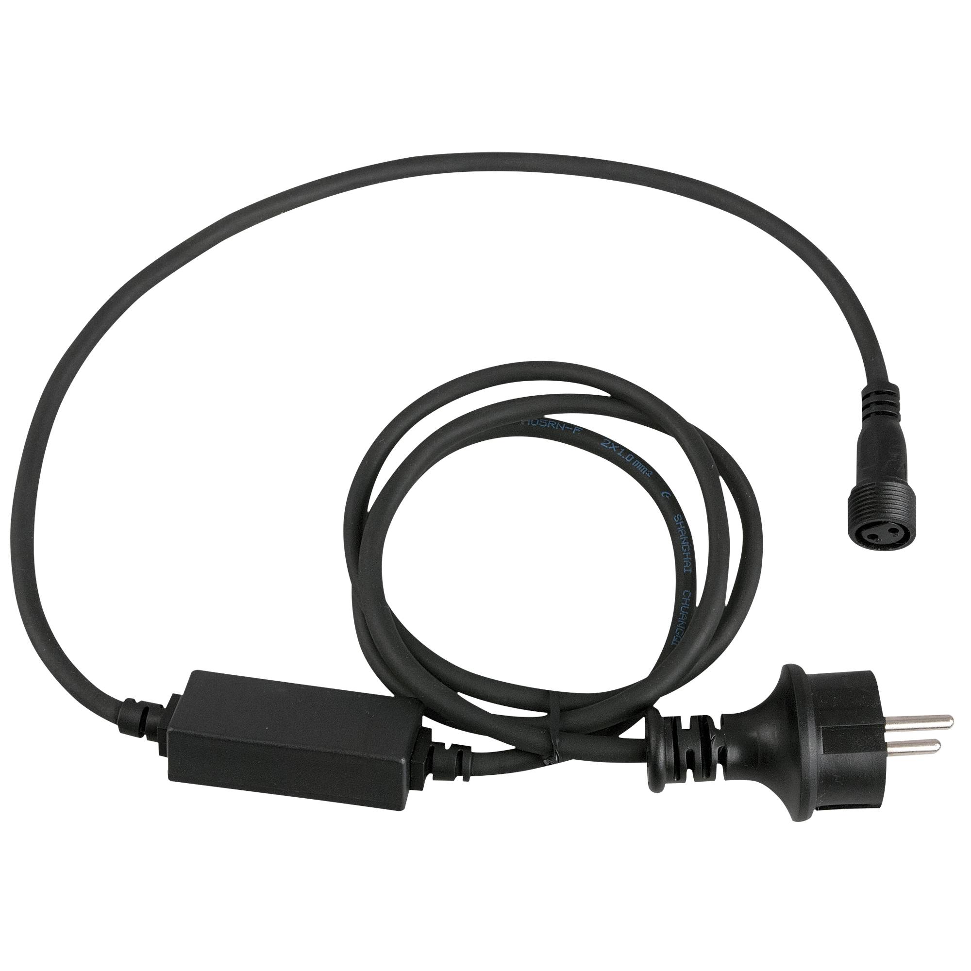 Ein schwarzer Stromadapter mit Stecker und um ihn herum aufgewickeltem Kabel, das auf einer ebenen Oberfläche liegt.