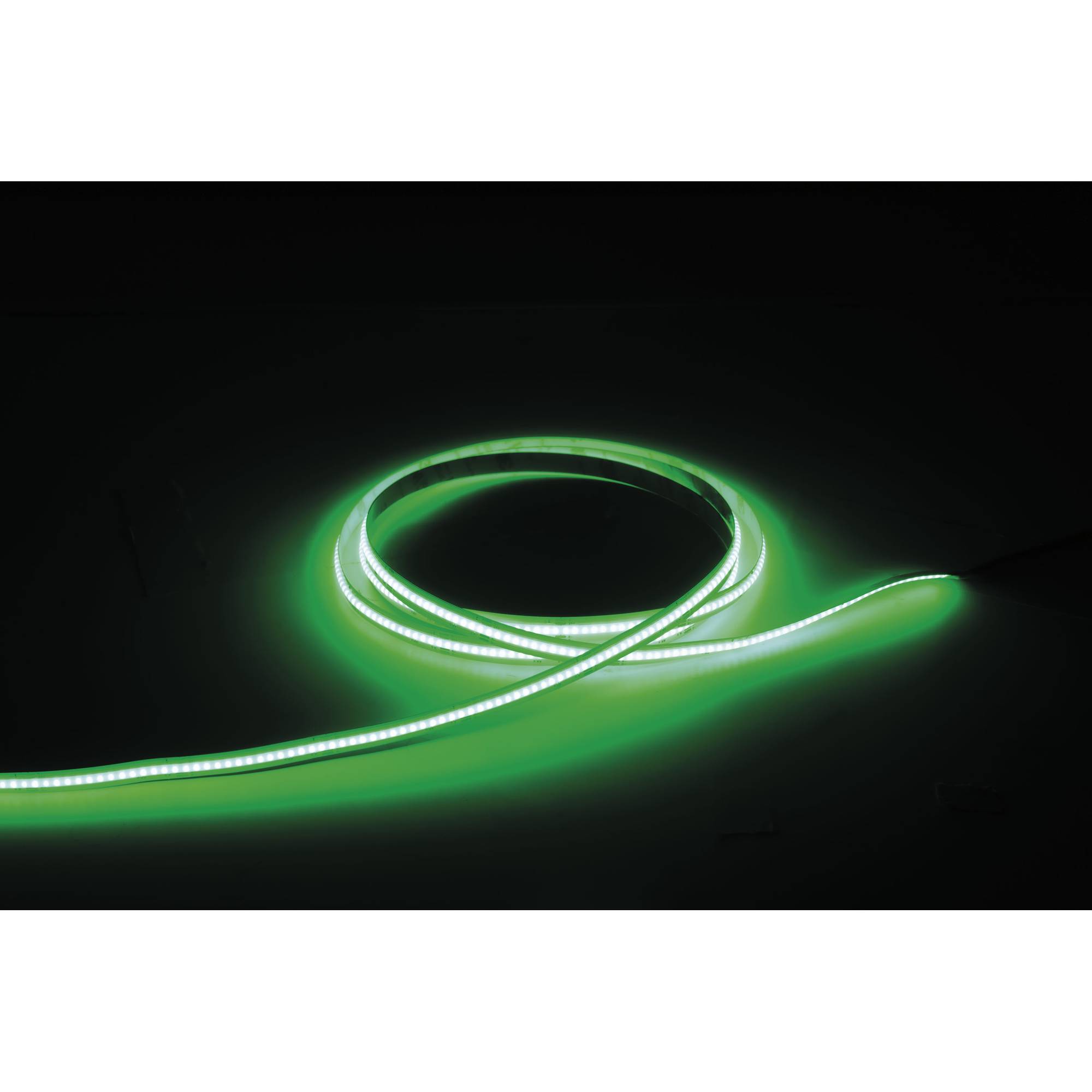 Ein leuchtend grünes LED-Streifenlicht, das in einer kreisförmigen Form auf dunklem Hintergrund aufgewickelt ist und ein helles, gleichmäßiges Licht ausstrahlt.