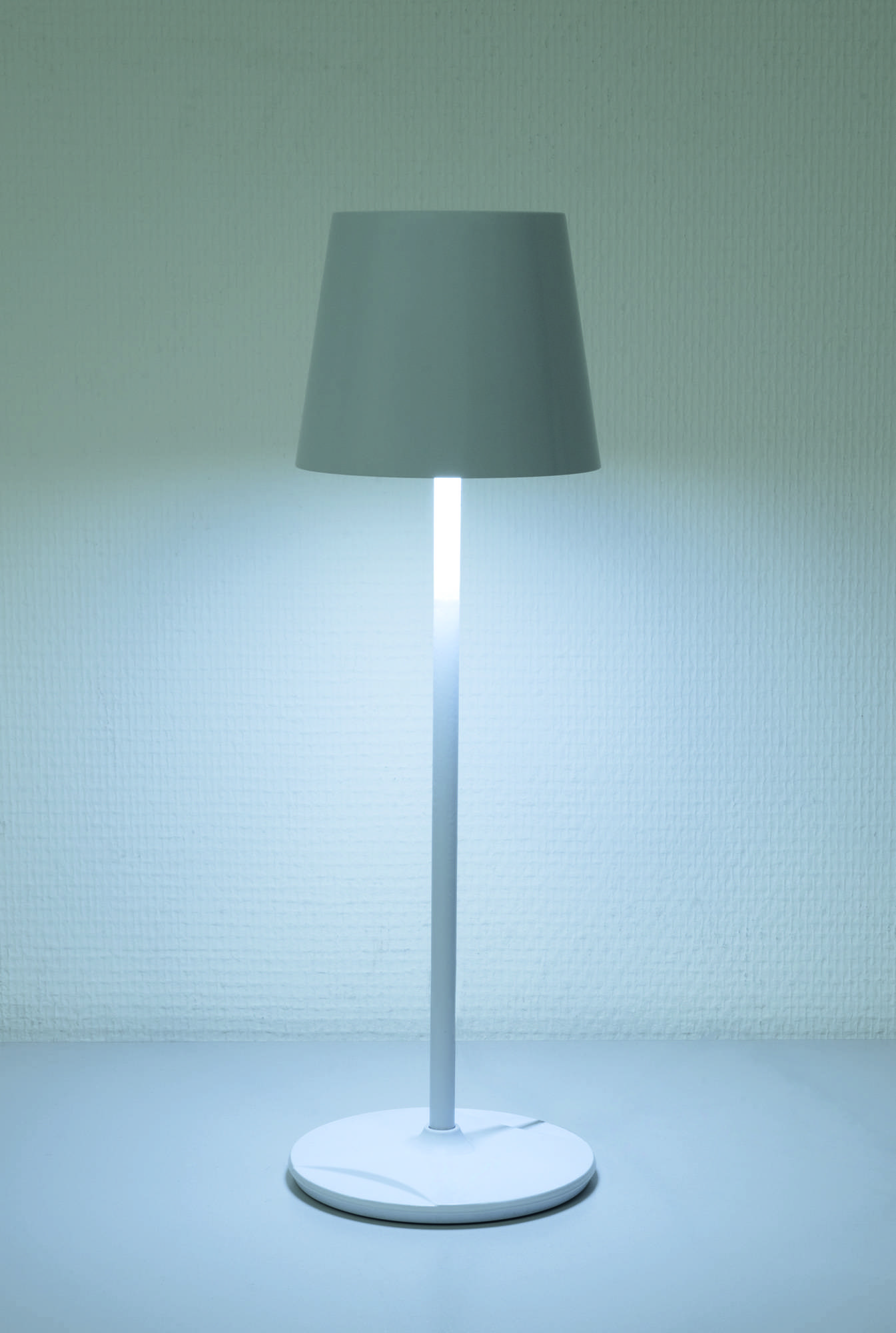 Showtec EventLITE Table-SW WW- CW IP54 Batterie-LED-Lampe - weiß