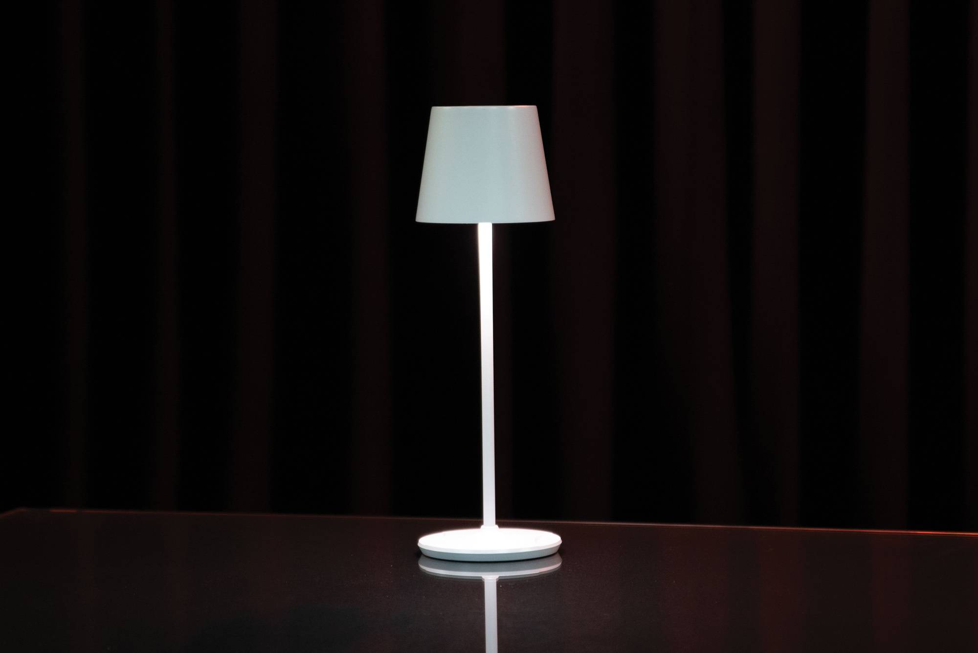 Showtec EventLITE Table-SW WW- CW IP54 Batterie-LED-Lampe - weiß