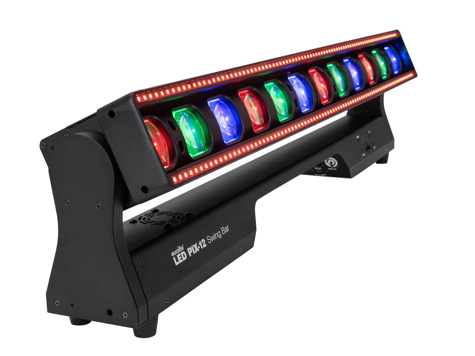 Eine LED-Bühnenlichtleiste mit mehreren farbigen Lichtern: rot, grün und blau, in einem Winkel auf einem schwarzen Sockel positioniert.