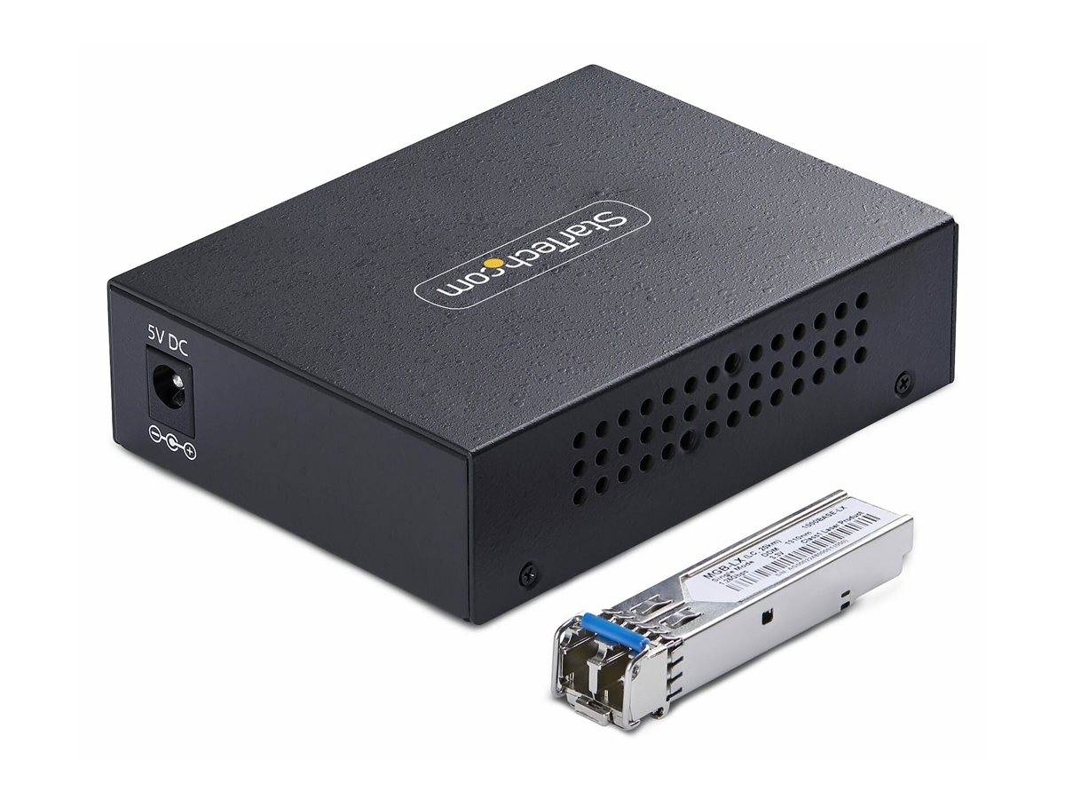 StarTech.com Gehäuse in Schwarz mit 5V-Gleichstromversorgungsanschluss und Belüftungslöchern, gezeigt mit einem abnehmbaren SFP-Faseroptik-Transceiver-Modul davor.