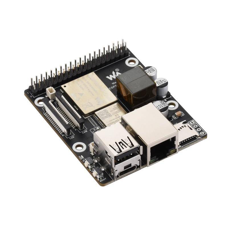 Ein Schaltkreisbrett mit Komponenten einschließlich USB-Anschlüssen, einem Ethernet-Anschluss und einer Reihe von Stiften, das für elektronische Projekte oder Programmierung verwendet wird.