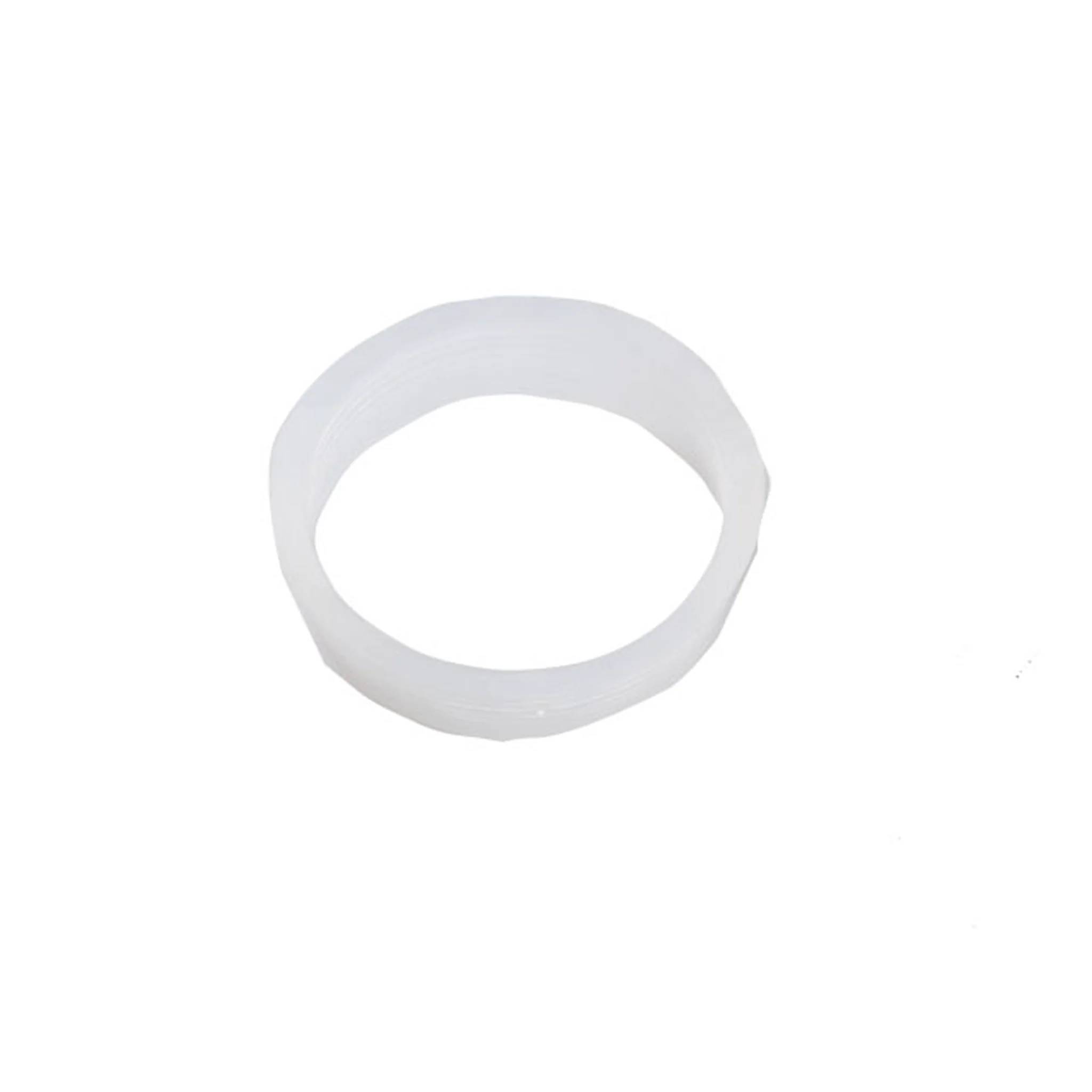 Ein durchscheinender weißer kreisförmiger Ring oder eine Dichtung auf weißem Hintergrund.