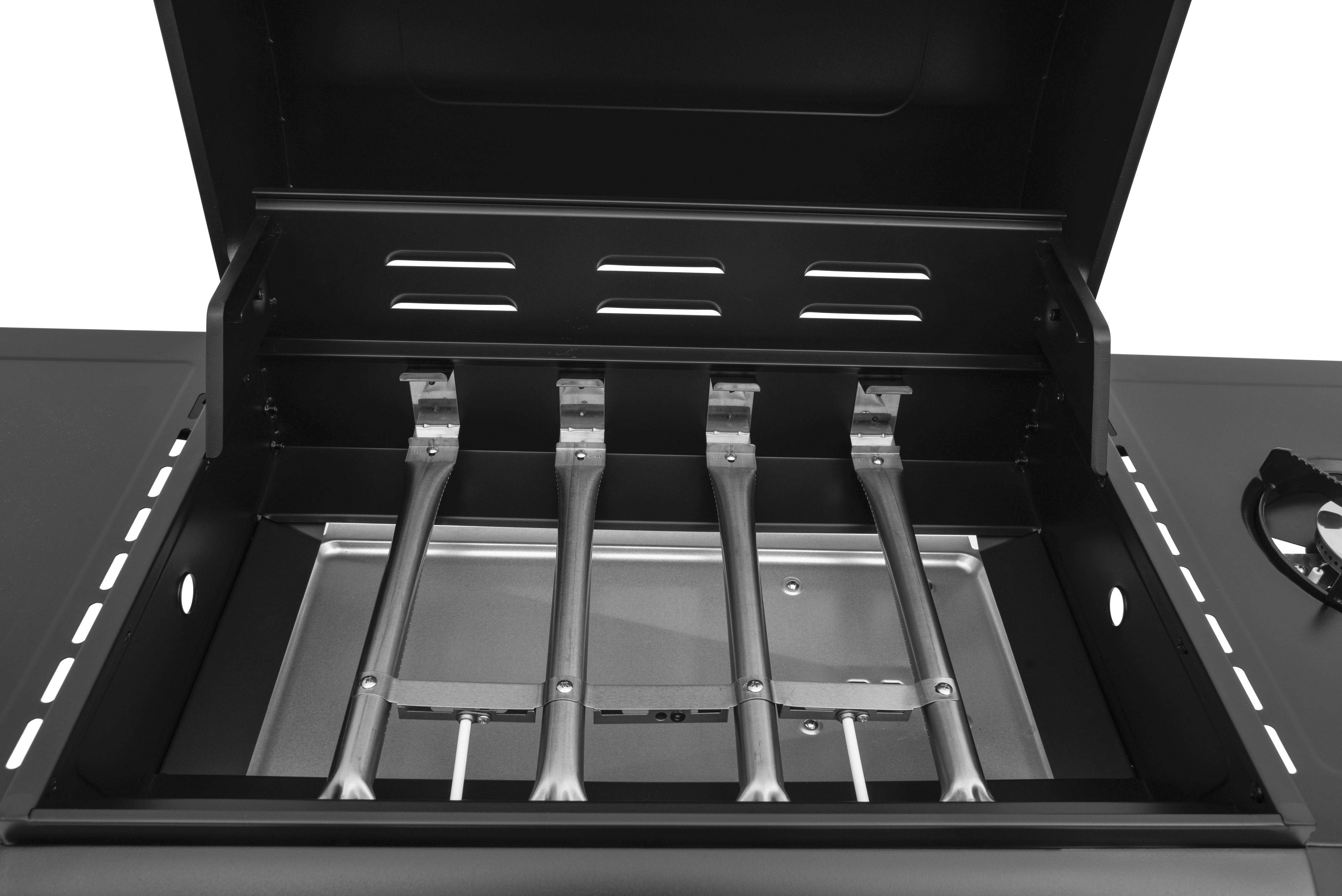 Leerer Grillinnenseite mit vier metallenen Gasbrenner und einer Tropfschale, fertig zum Kochen.