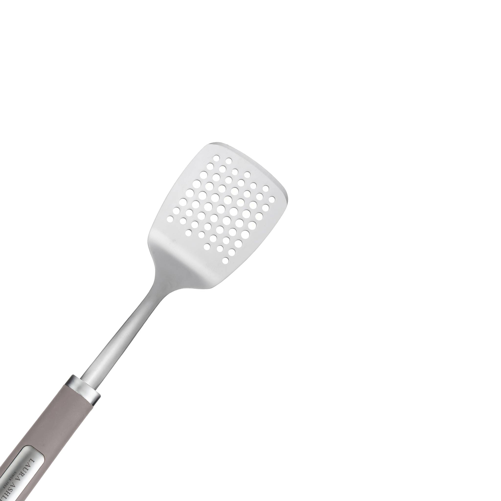 Ein Pfannenwender mit Schlitzen, grauem Griff und breitem perforierten Kopf, geeignet für Kochaufgaben wie das Wenden oder Ablaufen von Speisen.