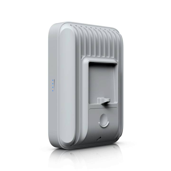 Ubiquiti UniFi 5G Max Outdoor • 1x Nano SIM • 1x Nano-SIM or eSIM • 1x 2.5 GbE • PoE in • U5G-Max-Outdoor