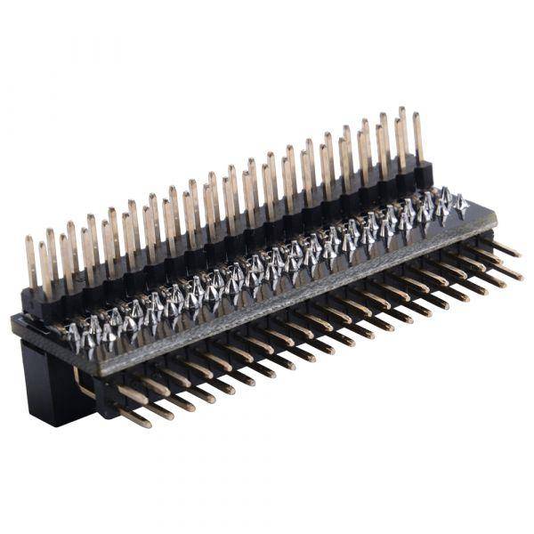 Ein Doppelreihen-Stiftleisten-Stecker mit zahlreichen metallischen Stiften auf einer schwarzen Kunststoffbasis, verwendet für elektronische Leiterplattenverbindungen.