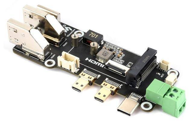 Leiterplatte mit HDMI- und USB-Anschlüssen, Steckverbindungen und elektronischen Komponenten, die zur Schnittstellenverbindung und Konnektivität in elektronischen Geräten verwendet werden.