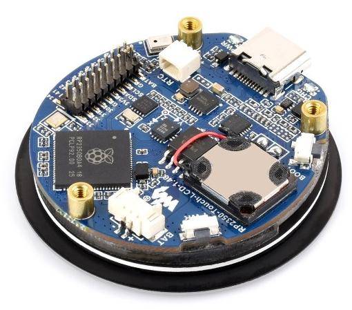 Kreisförmige Mikrocontroller-Platine mit Raspberry-Pi-Logo, Steckverbindern und Komponenten, die für elektronische Projekte und Prototyping verwendet wird.