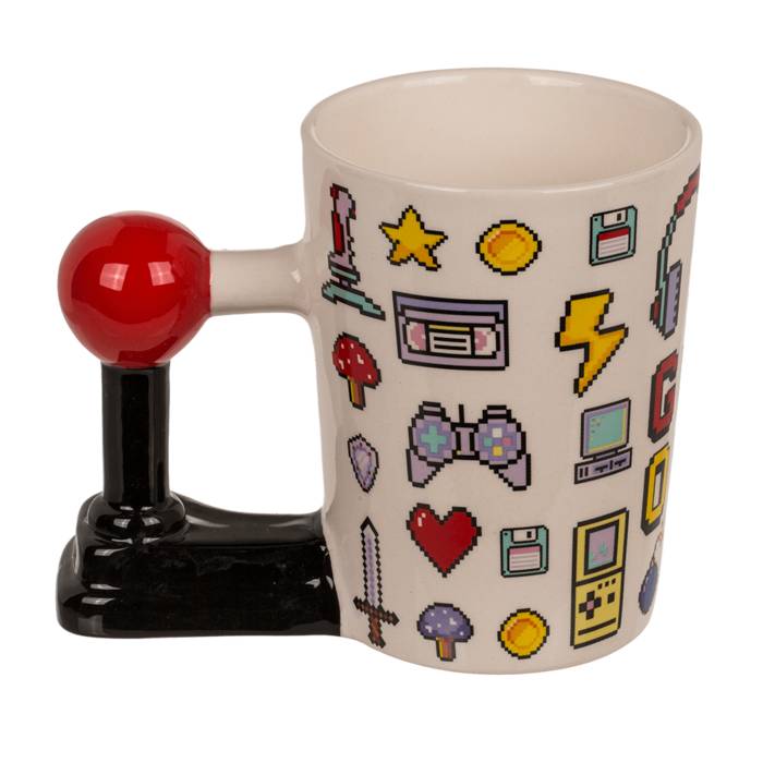 Eine Tasse mit Retro-Gaming-Symbolen, einschließlich eines Joystick-Griffs, pixeliger Sterne, Pilze und Gaming-Controller.