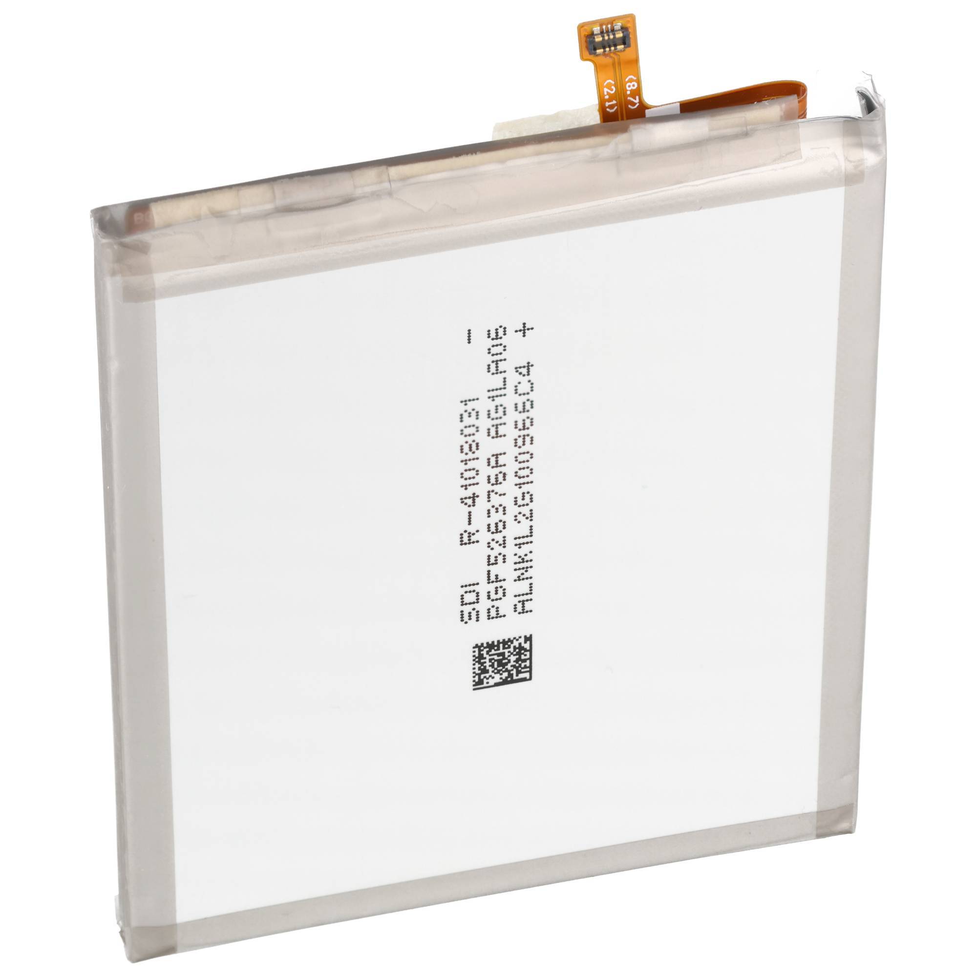 Dünne rechteckige Lithium-Ionen-Batterie in Beutelform mit orangefarbenem Anschlussreiter und bedrucktem Etikett, auf weißem Hintergrund dargestellt.