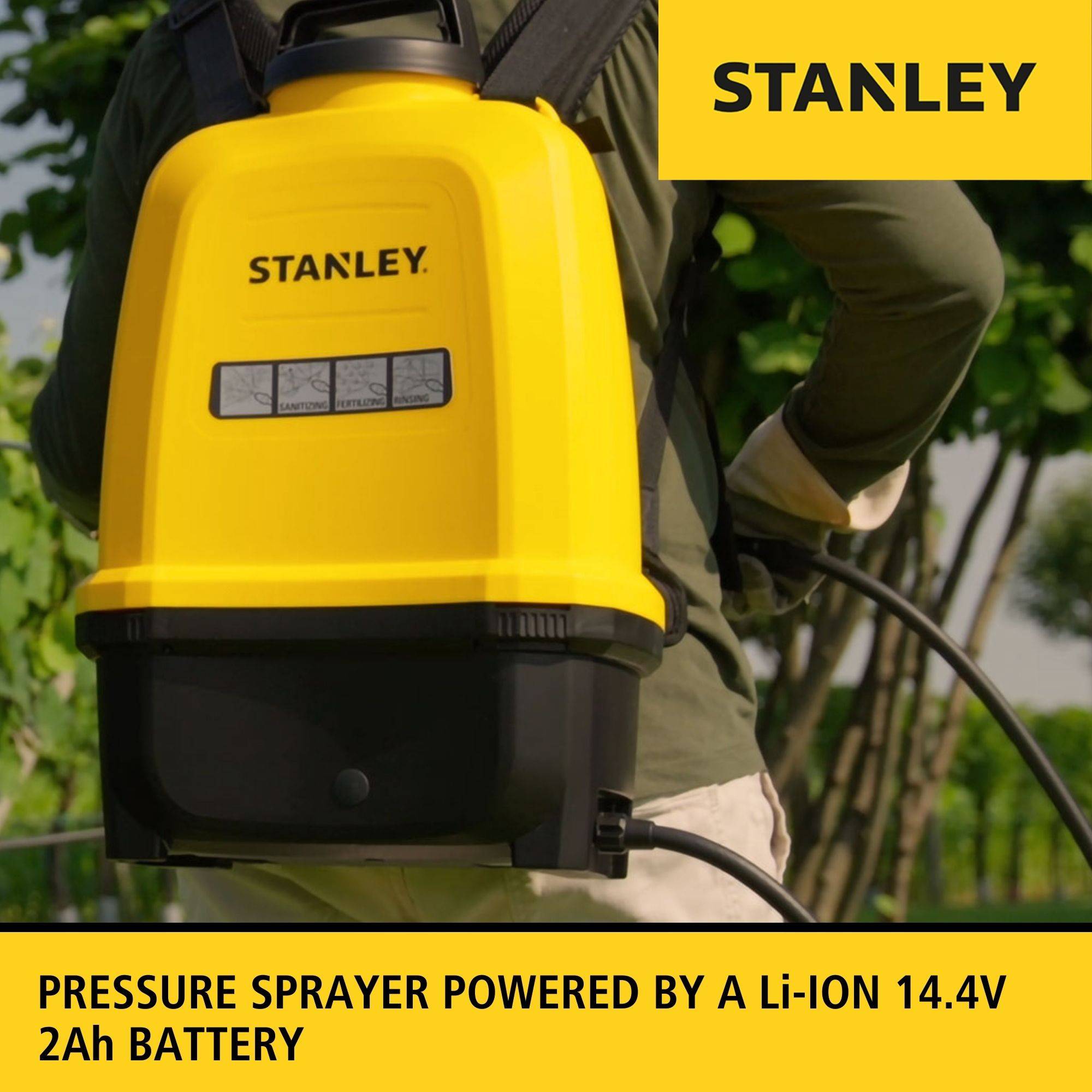 Gelber STANLEY Rucksack-Drucksprüher auf einer Person, mit Text „DRUCKSPRÜHER ANGETRIEBEN DURCH EINEN Li-ION 14,4V 2Ah AKKU