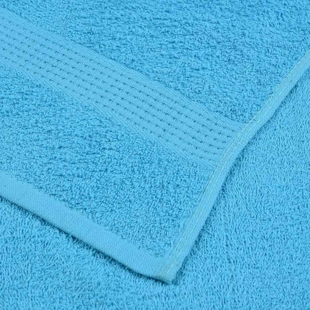 Eine Nahaufnahme eines blauen Handtuchs mit strukturiertem Detail, das ein gewebtes Streifenmuster oben zeigt.