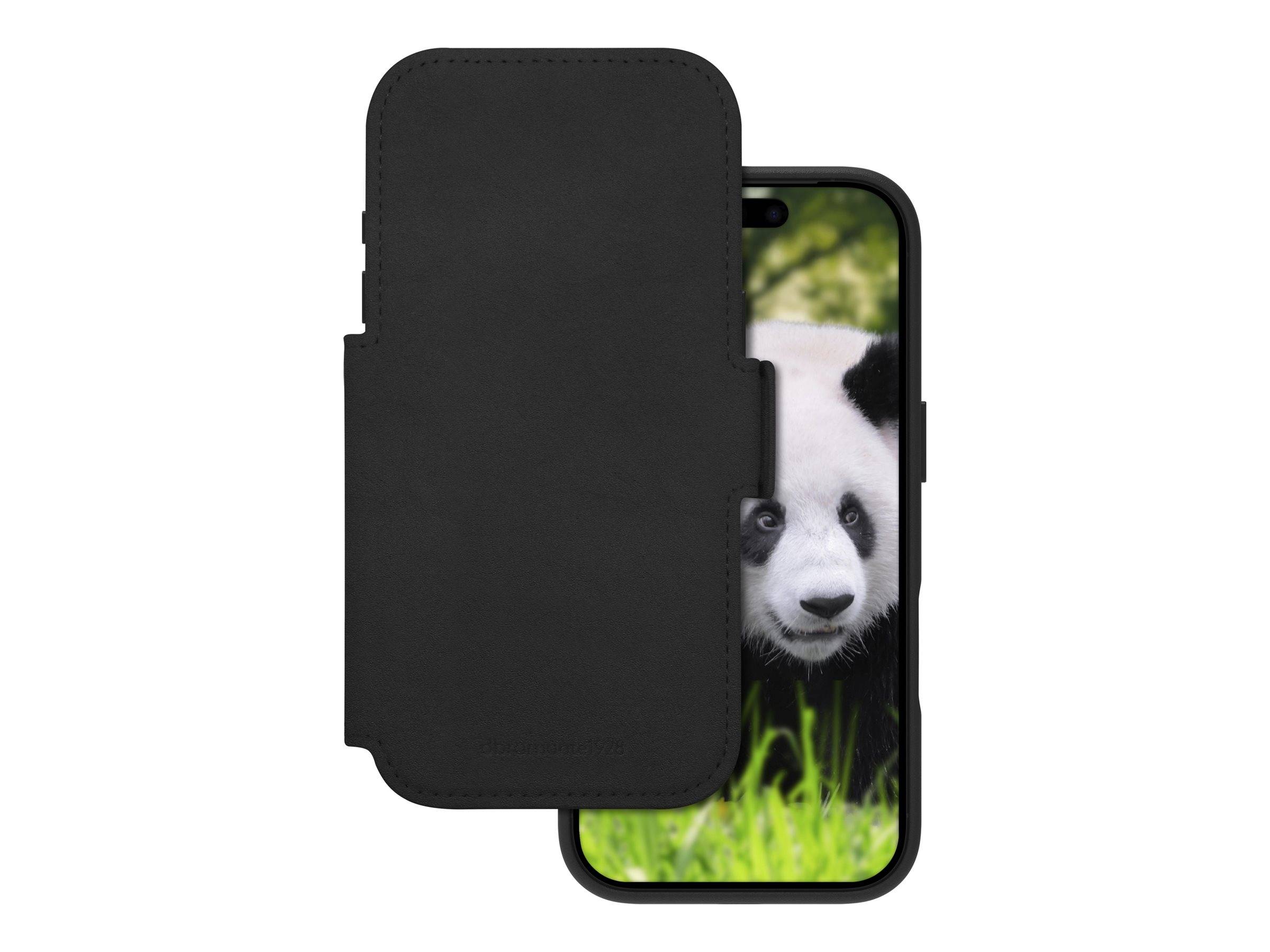 Ein Smartphone mit einem schwarzen Gehäuse, das den Bildschirm teilweise verdeckt, zeigt eine Nahaufnahme eines Pandas in einem grünen, grasbewachsenen Bereich an.