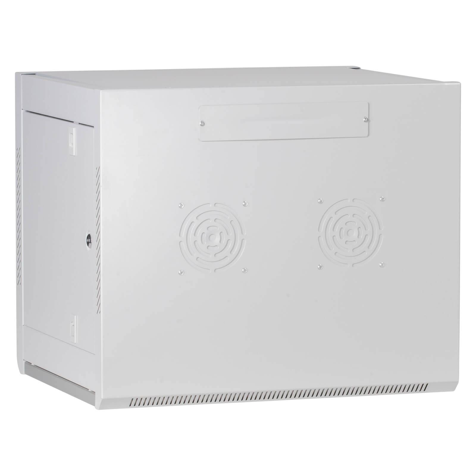 Ein weißer, rechteckiger Metallschrank mit Lüftungslöchern an der Vorder- und Seitenseite, der zur Unterbringung von elektronischer Ausrüstung oder Kabeln verwendet wird.