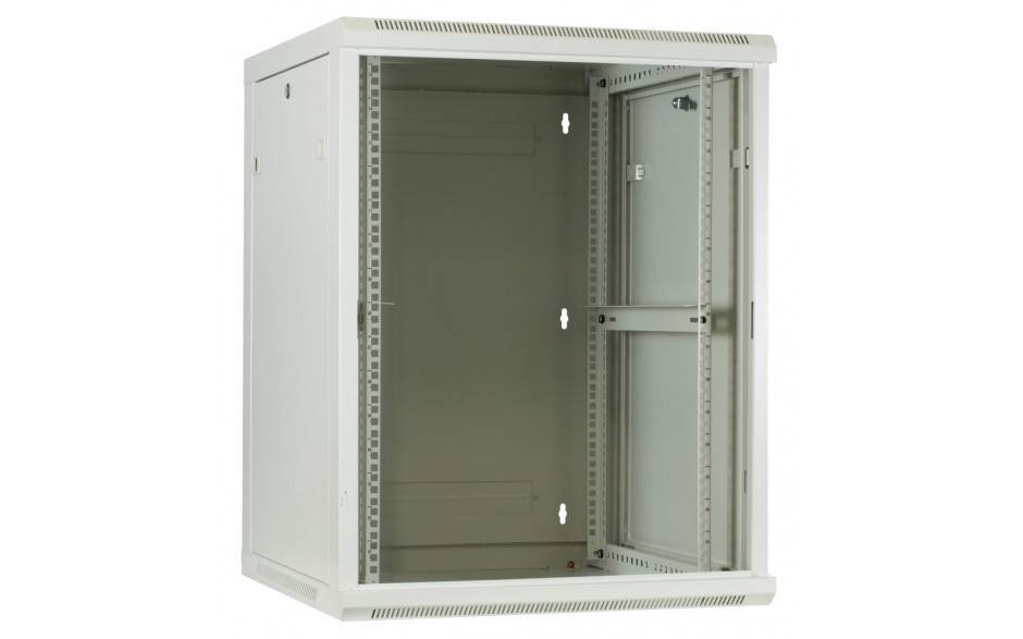 Ein weißes rechteckiges Metallschrank mit einer offenen Fronttür, die Innenabteile zeigt, die für elektronische Geräte oder Netzwerkausrüstung ausgelegt sind.