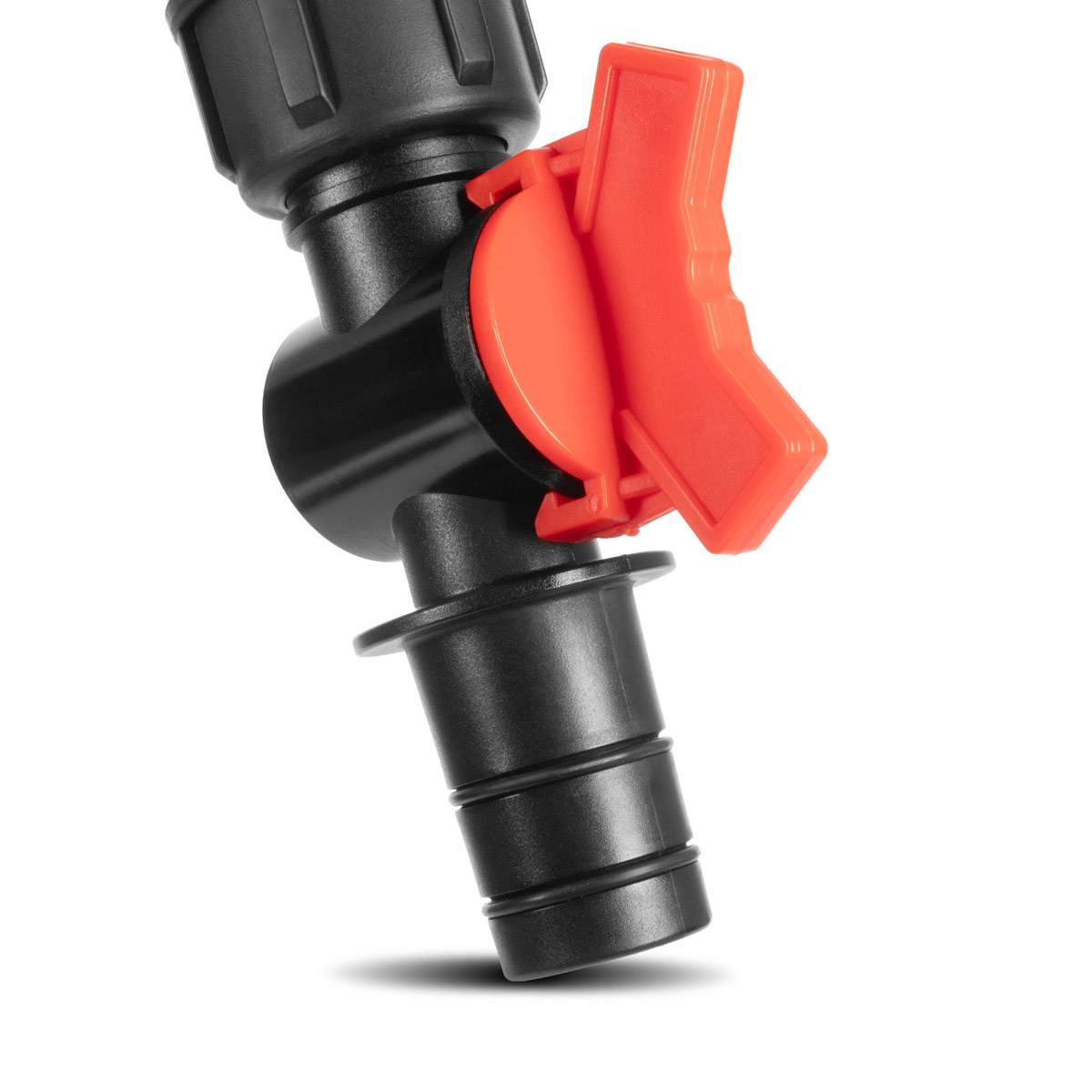 Ein schwarzes und rotes Kunststoffkugelventil mit Hebelgriff, entwickelt zum Verbinden und Steuern des Flüssigkeitsflusses in Rohrleitungssystemen.