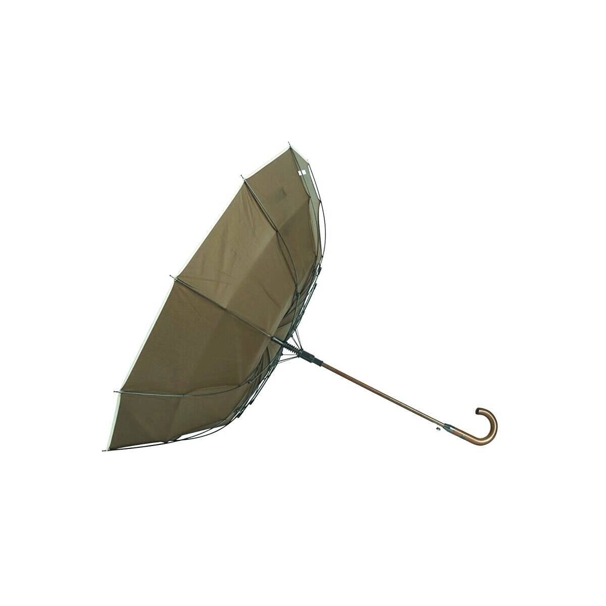 Regenschirm nach innen gestülpt, braues Dach mit gebogenem Holzgriff, isoliert auf weißem Hintergrund.