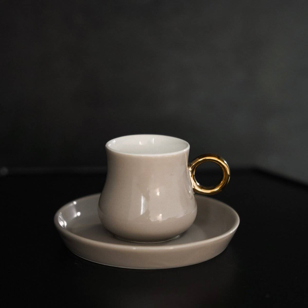 12-teiliges Mokkatassen Set aus hochwertigem Porzellan, 100 ml - Taupe/Gold