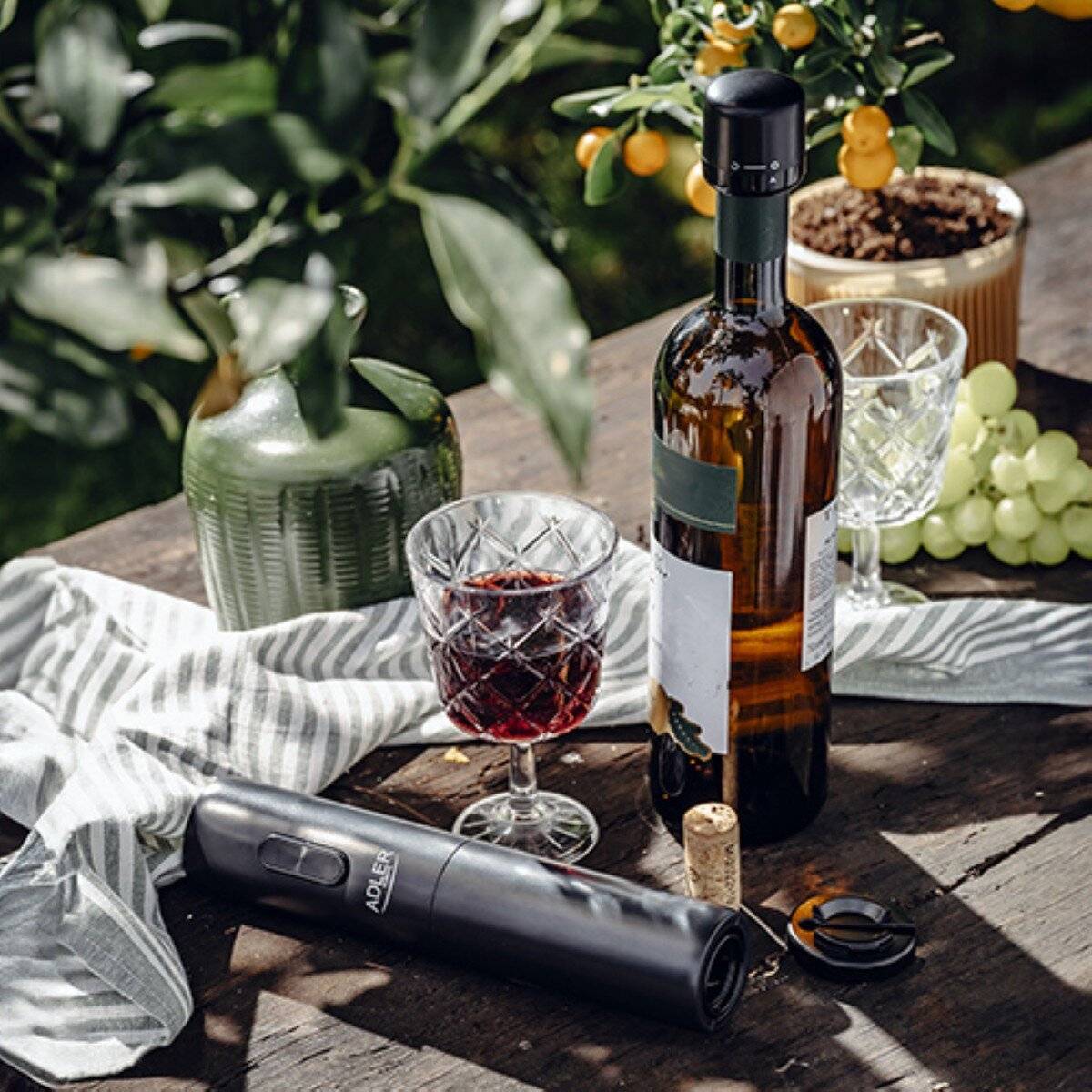 Adler AD 4509 Elektrischer Weinöffner Set – Korkenzieher, Folienschneider & Weinverschluss - Schwarz