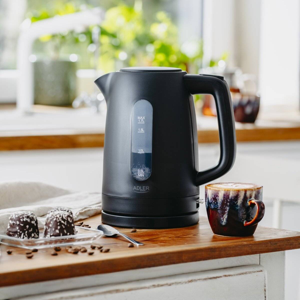 Adler AD 1379 Wasserkocher 2200W, 1,7 L, STRIX-System, 360° drehbar - Schwarz