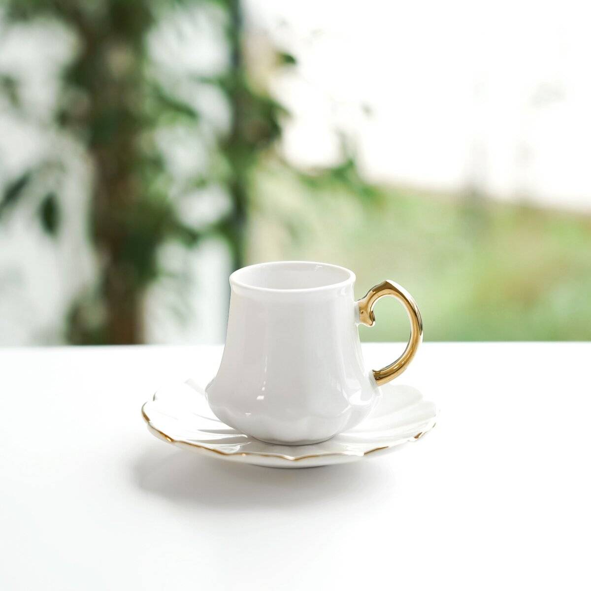 Elegantes 12-teiliges Mokkatassen-Set aus Porzellan - Weiß & Gold, 100 ml