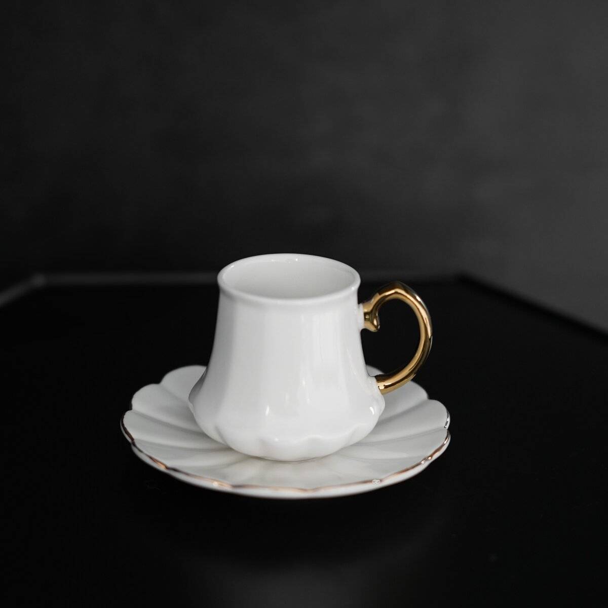 Elegantes 12-teiliges Mokkatassen-Set aus Porzellan - Weiß & Gold, 100 ml