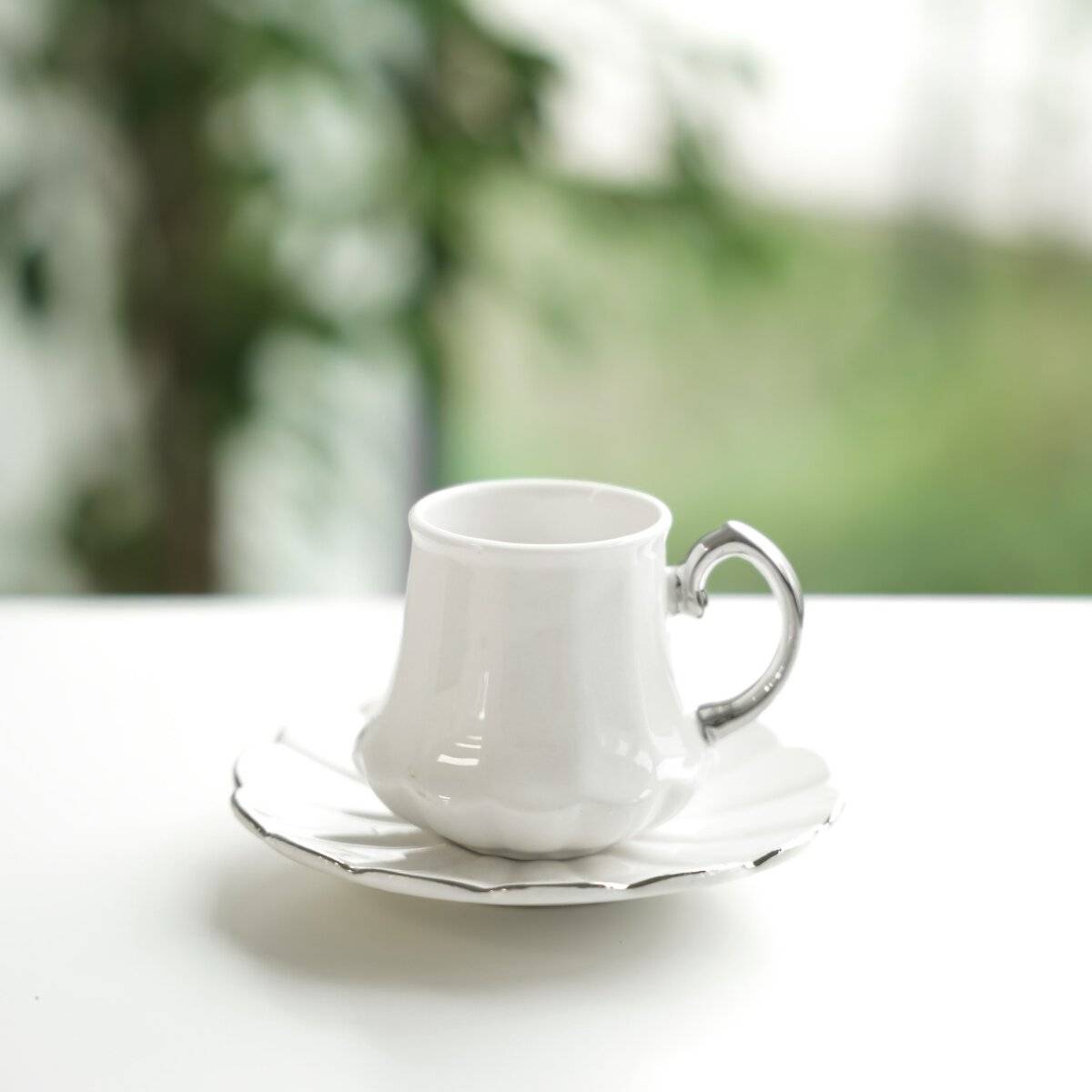 Elegantes 12-teiliges Mokkatassen-Set aus Porzellan - Weiß & Silber, 100 ml