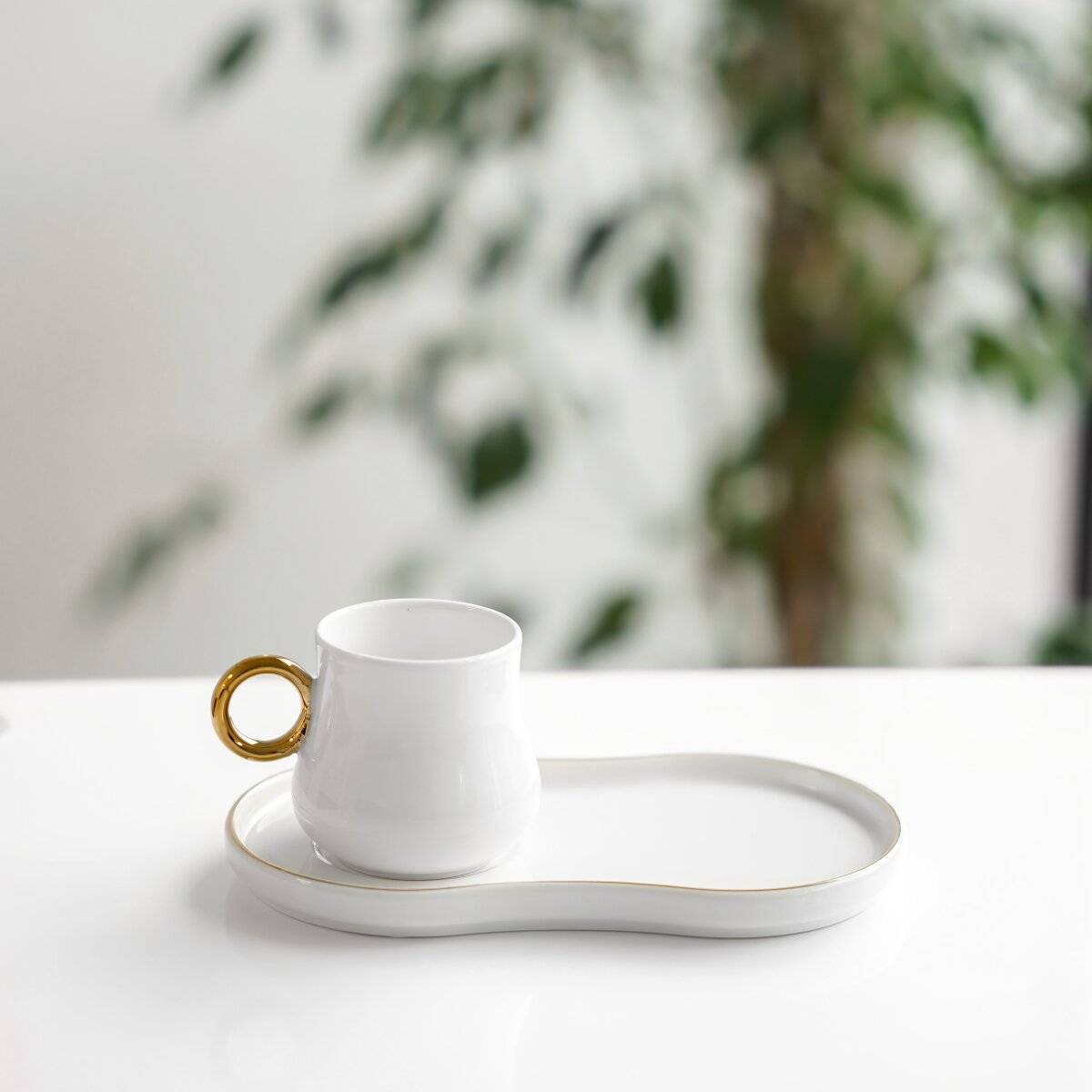 Elegantes 12-teiliges Mokkatassen-Set aus Porzellan - 100 ml, Weiß/Gold
