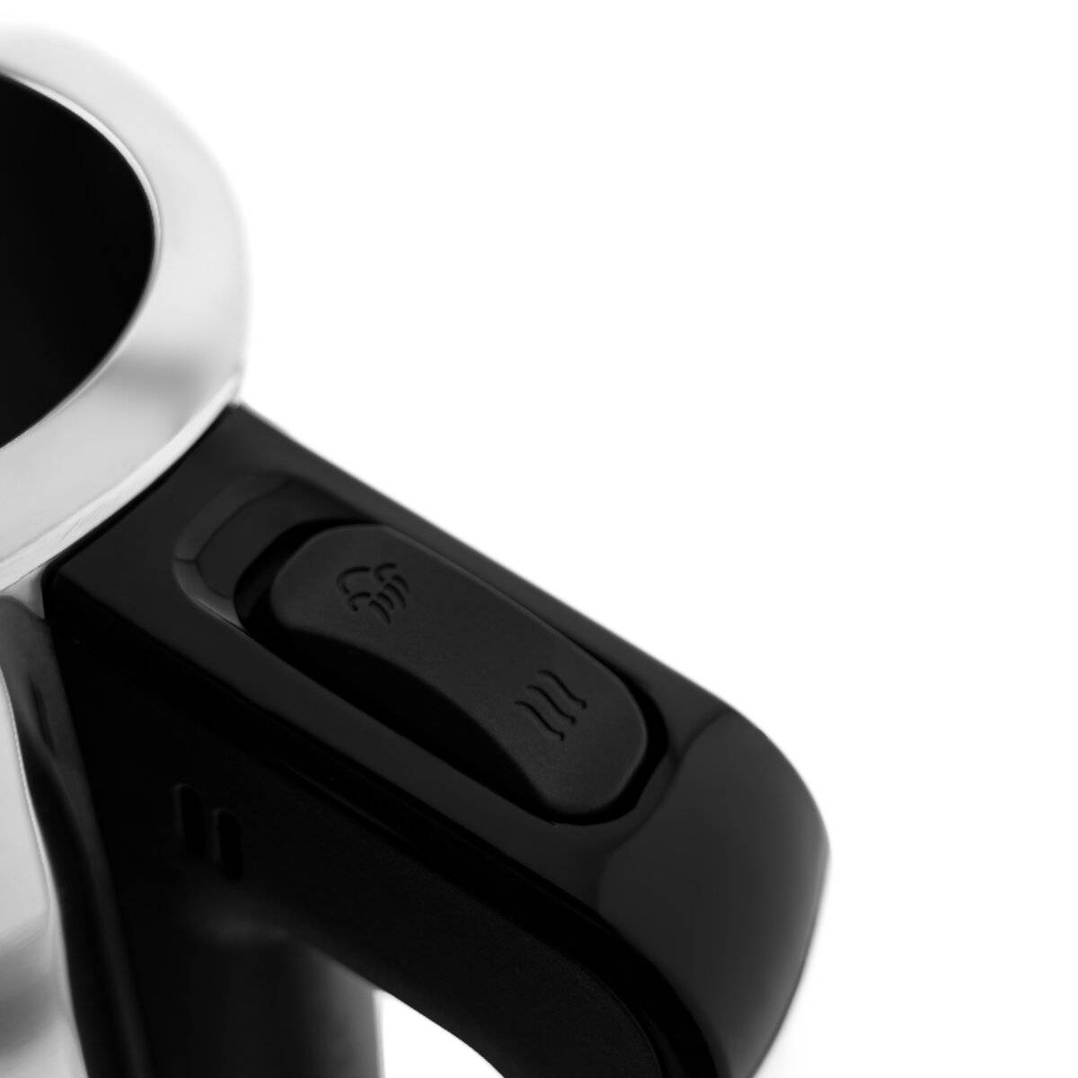 Produktverpackung für eine schwarze Silikon-MagSafe-Handyhülle mit minimallistischem Design. Das Markenlogo wird oben angezeigt.