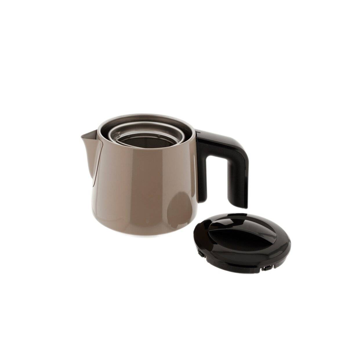 Eine beige Teekanne mit schwarzem Griff und einem offenen schwarzen Deckel, der daneben platziert ist und ihr Inneres zeigt.