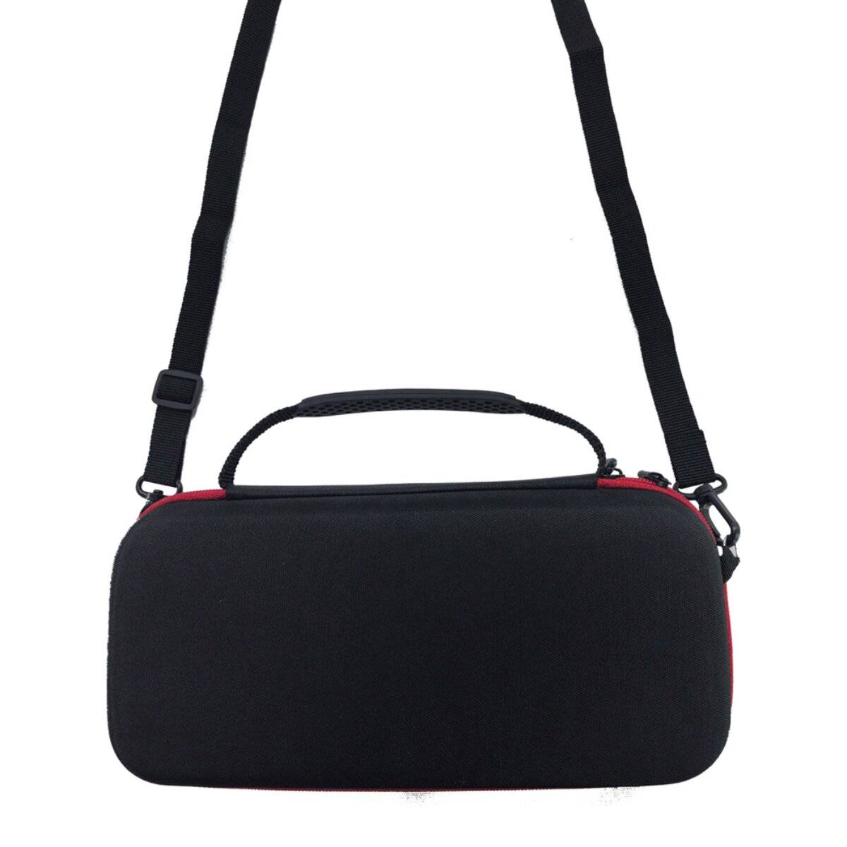 Ein schwarzes rechteckiges Tragegehäuse mit abnehmbarem Schultergurt, ausgestattet mit einem Reißverschluss und einer roten Akzentlinie an der Seite.