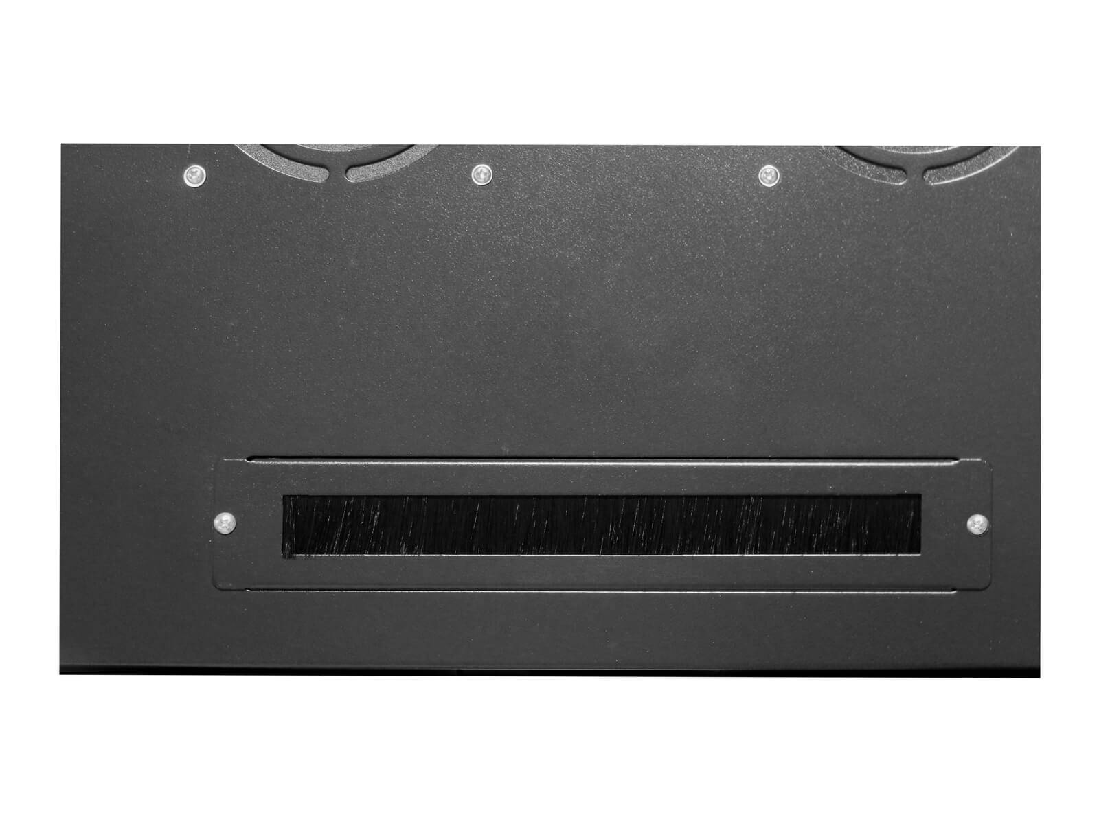 Eine Nahaufnahme eines schwarzen Objekts mit einem horizontalen Schlitz, in dem sich ein pinselartiges Material befindet, möglicherweise Teil eines Geräts oder einer Maschine.