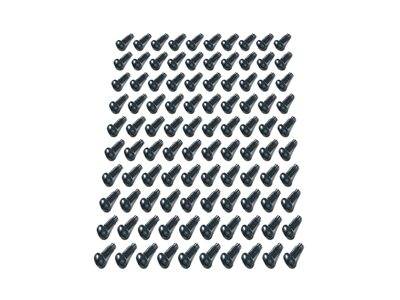 Ein 10x10-Raster aus identischen schwarzen Kunststoffknöpfen, ordentlich in Reihen angeordnet.