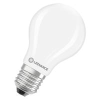 Eine weiße LED-Glühbirne mit Schraubgewinde, gekennzeichnet mit „LEDVANCE