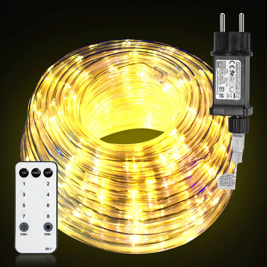 Aufgewickelte LED-Lichterkette mit warmweißem Glanz, Fernbedienung und Stecker, geeignet für festliche oder dekorative Einrichtungen.