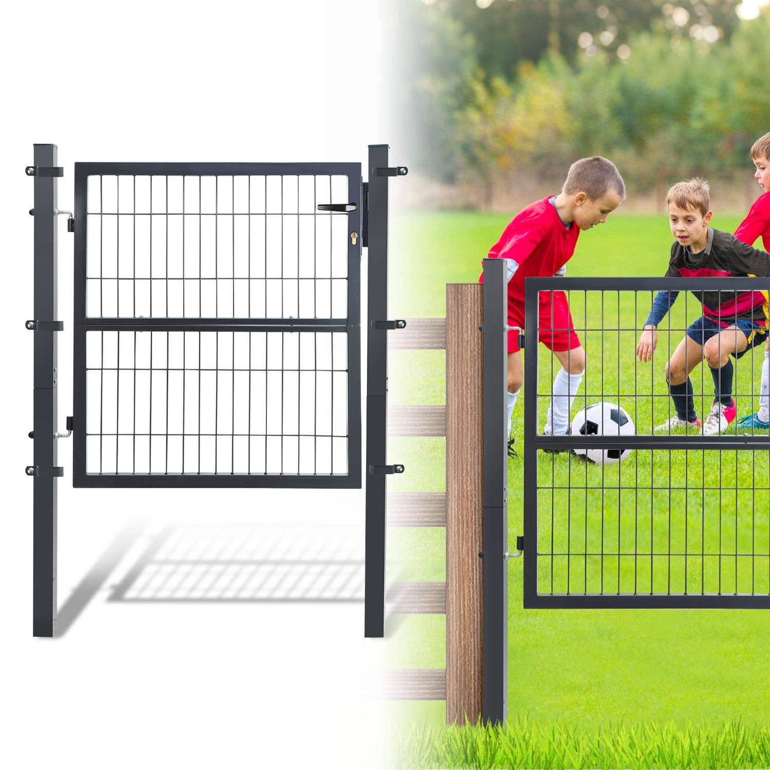 Ein Metallzauntor auf der linken Seite; auf der rechten Seite zwei Kinder, die in der Nähe eines ähnlichen Tores auf einer Grünfläche Fußball spielen.