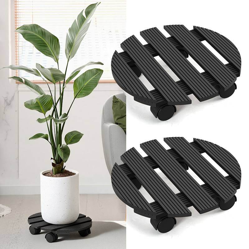 Schwarzer Blumenständer mit Rollen, der einen Topfpflanze neben einem grauen Sofa stützt. Ähnliche Ständer werden dupliziert neben der Anordnung gezeigt.