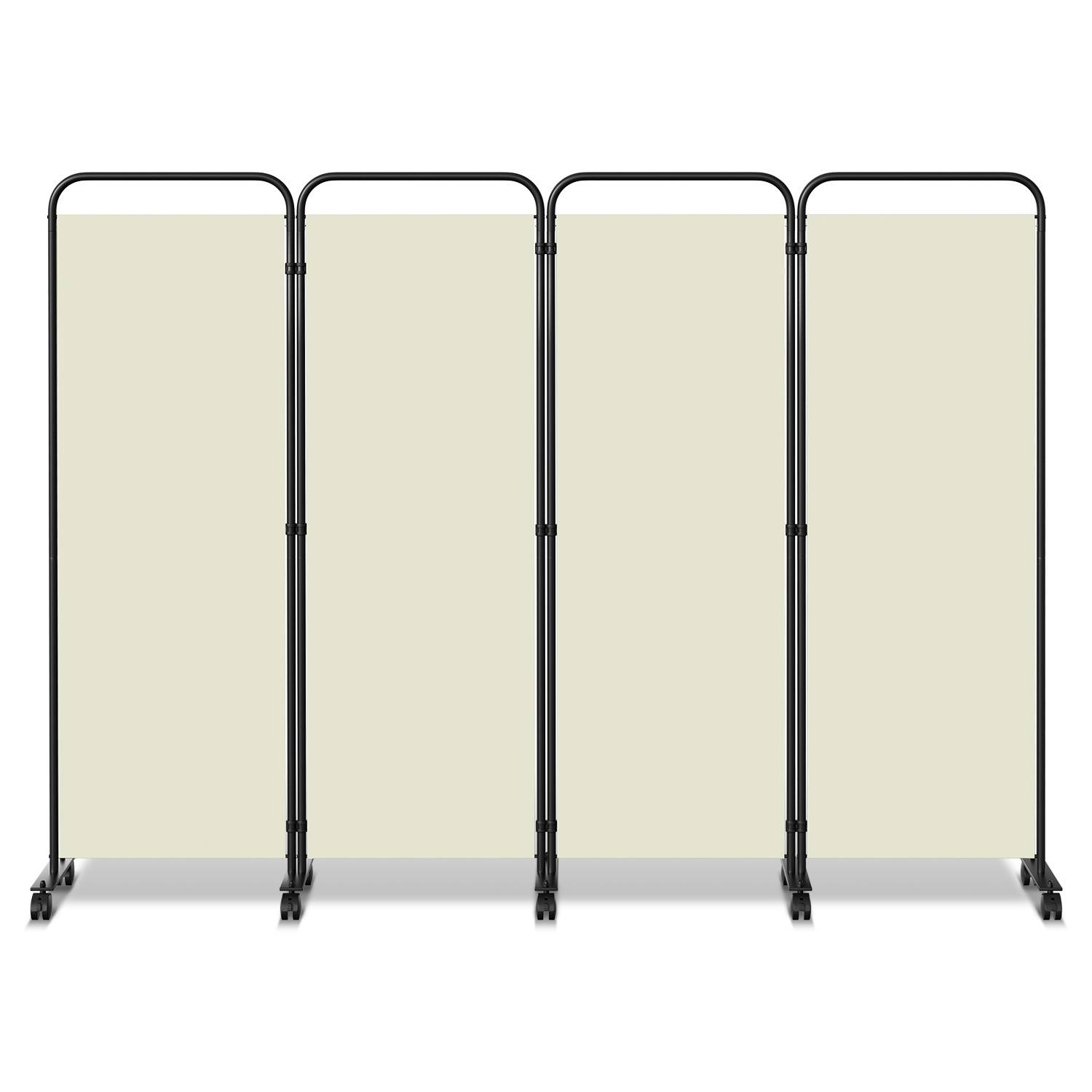 Vierteiliger Raumteiler in Beige mit schwarzen Rahmen und Rollen, aufrecht stehend.