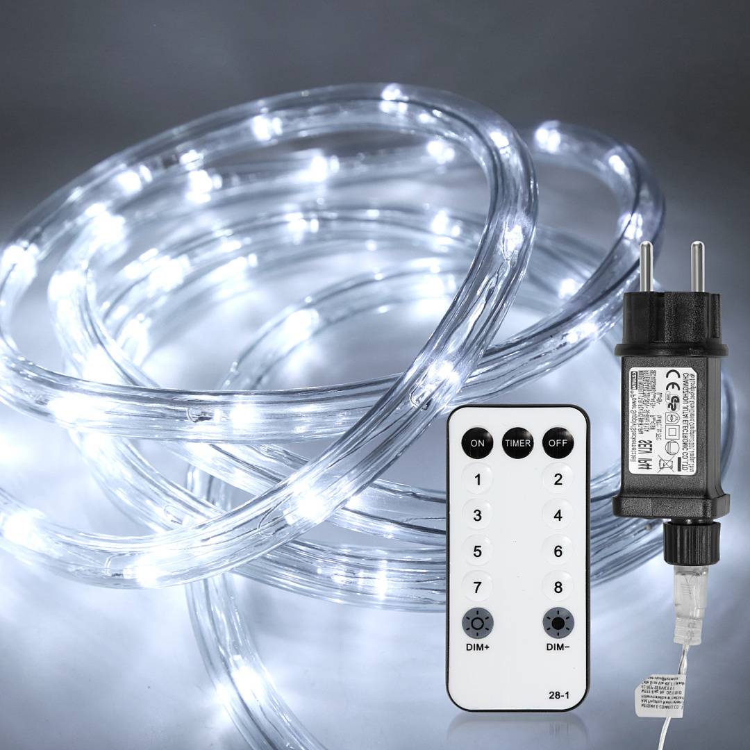 Aufgerollte LED-Lichterkette mit Steckeradapter und Fernbedienung mit Tasten für Ein/Aus, Timer, Helligkeit und nummerierte Einstellungen 1-8.