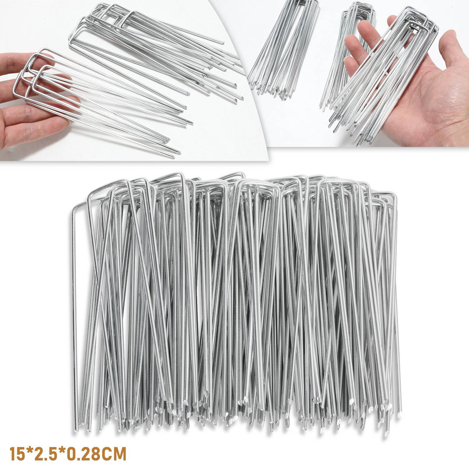 Silberfarbene Metallgartenhaken in einer Hand gruppiert und in einer Linie angeordnet. Der Text lautet „15*2,5*0,28CM