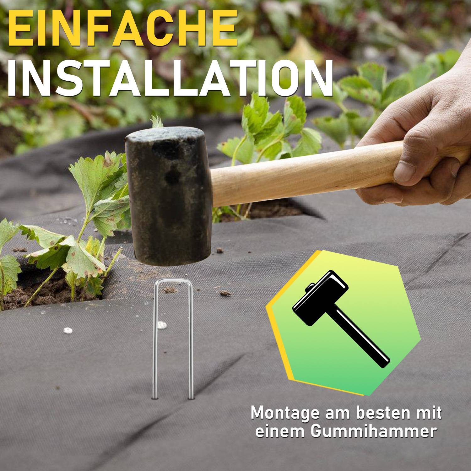 Eine Hand verwendet einen Gummihammer, um einen Metallpflock in Landschaftsstoff einzutreiben. Der Text lautet 