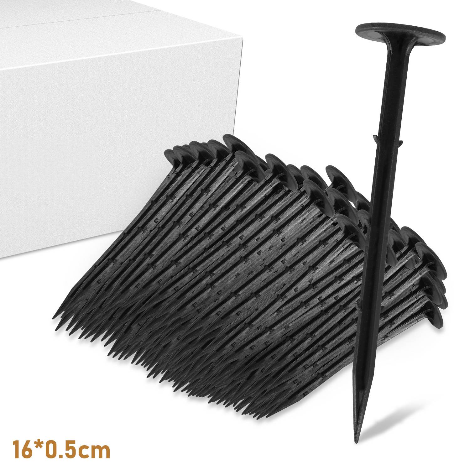 Ein Bündel schwarzer Kunststoffpfähle, fächerförmig zur Schau gestellt, neben einem einzelnen aufrechten Pfahl, mit den Abmessungen „16*0,5 cm