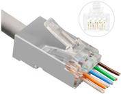 Ethernet-Kabelstecker mit sichtbaren farbigen Drähten und transparentem Kunststoffgehäuse, das Verbindungsdetails zeigt.