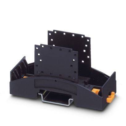 Ein schwarzer Kunststoff-Elektronikkomponentenhalter mit orangefarbenen Clips und mehreren Schlitzen, aus einem Winkel betrachtet.