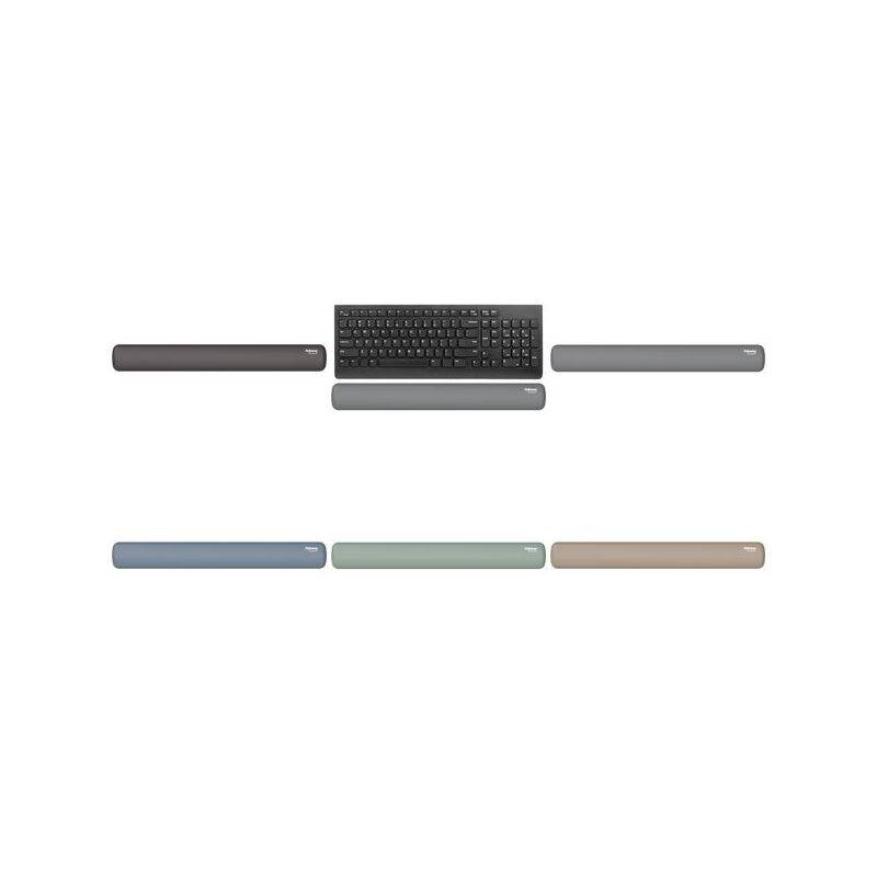 Eine Tastatur mit austauschbaren Handgelenkstützpolstern in vier Farben: Schwarz, Grau, Hellblau und Beige, auf weißem Hintergrund angezeigt.