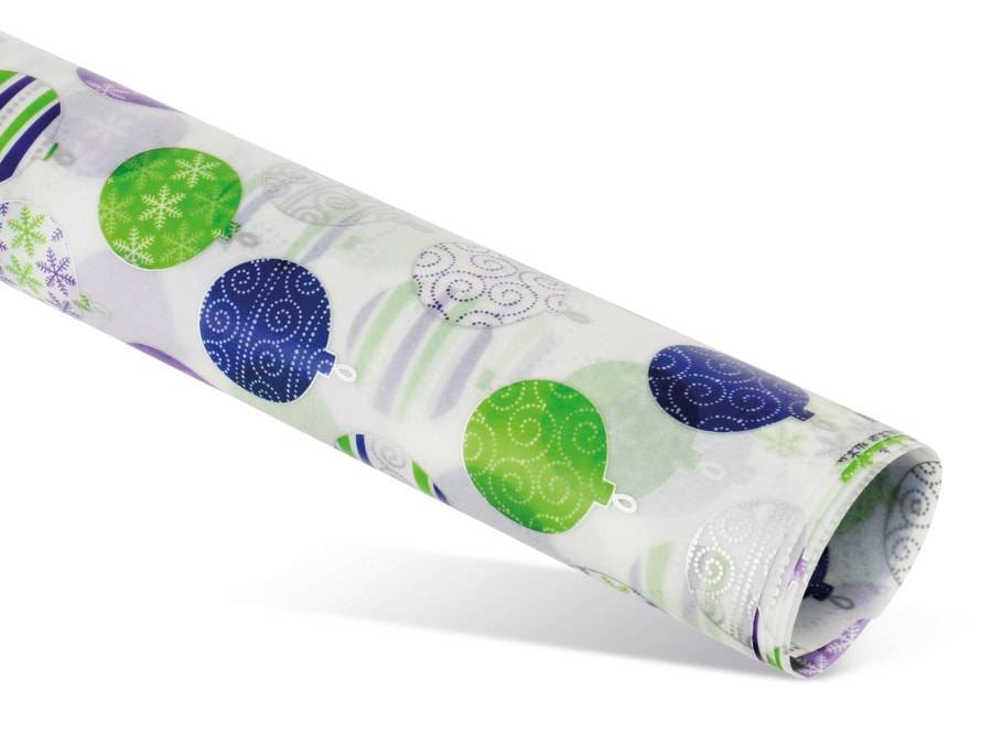 Eine Rolle weißes Geschenkpapier mit grünen, blauen und violetten Weihnachtskugel-Designs.