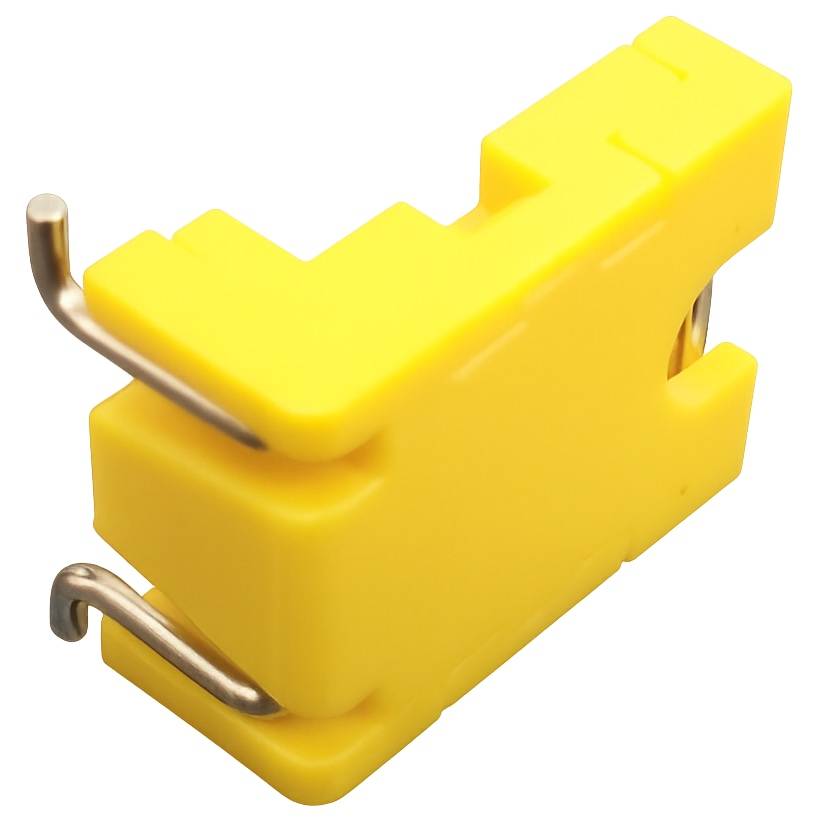 Ein gelber Kunststoffblock mit Metallhaken auf jeder Seite, verwendet als Sicherheitsabdeckung oder Gerätehalter für Werkzeuge oder Ausrüstung.