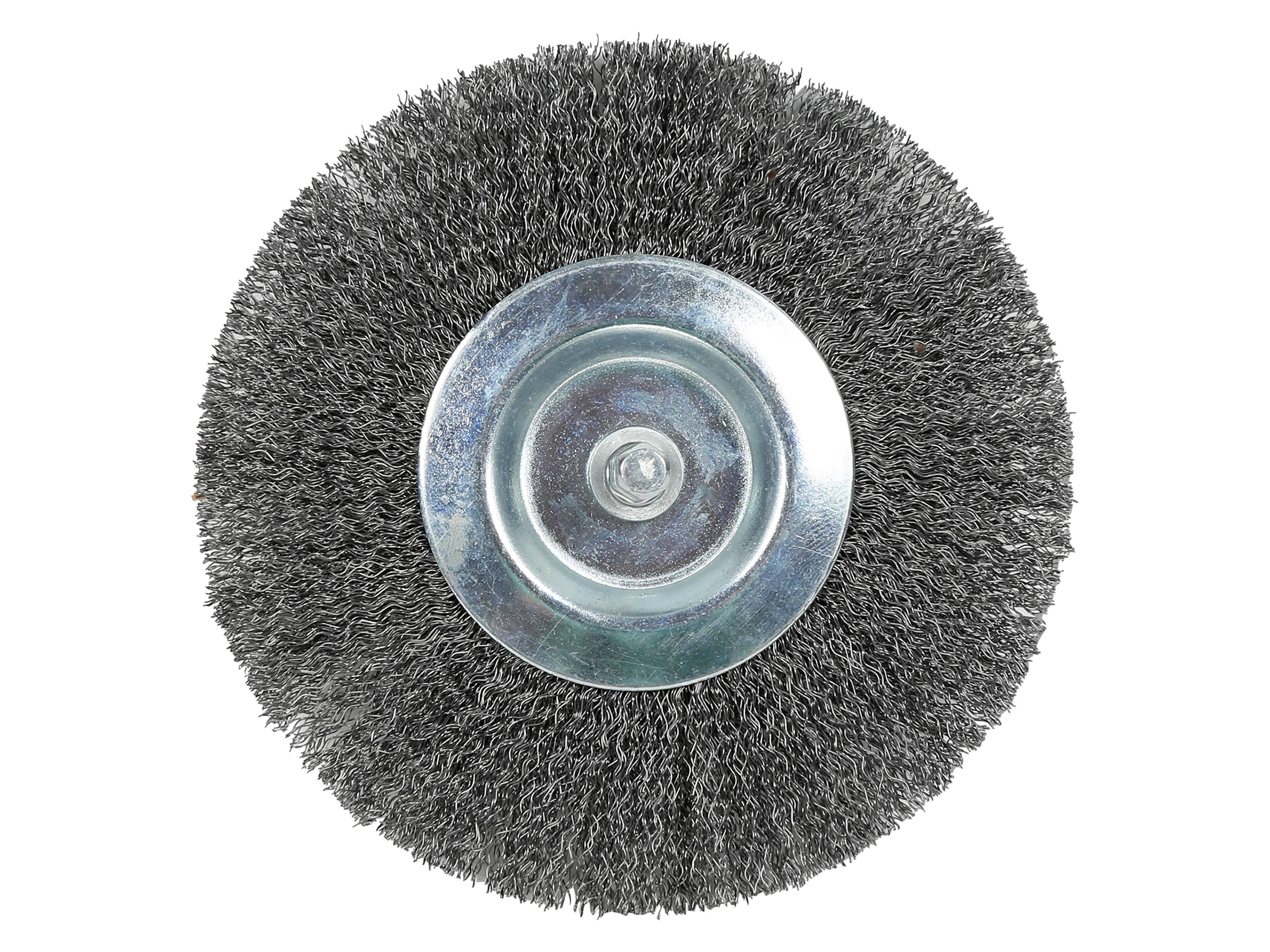 Eine kreisförmige Stahlbürste mit dichten Borsten und einer Metallmitte, die zum Reinigen oder Polieren von Oberflächen verwendet wird.
